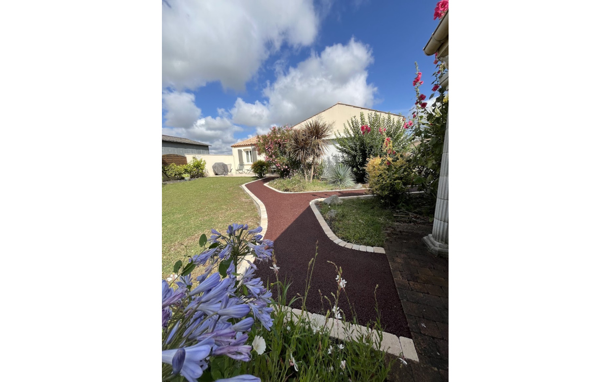 Cration Alle de jardin en enrob  chaud  TONNAY-CHARENTE conue le 16/09/2024