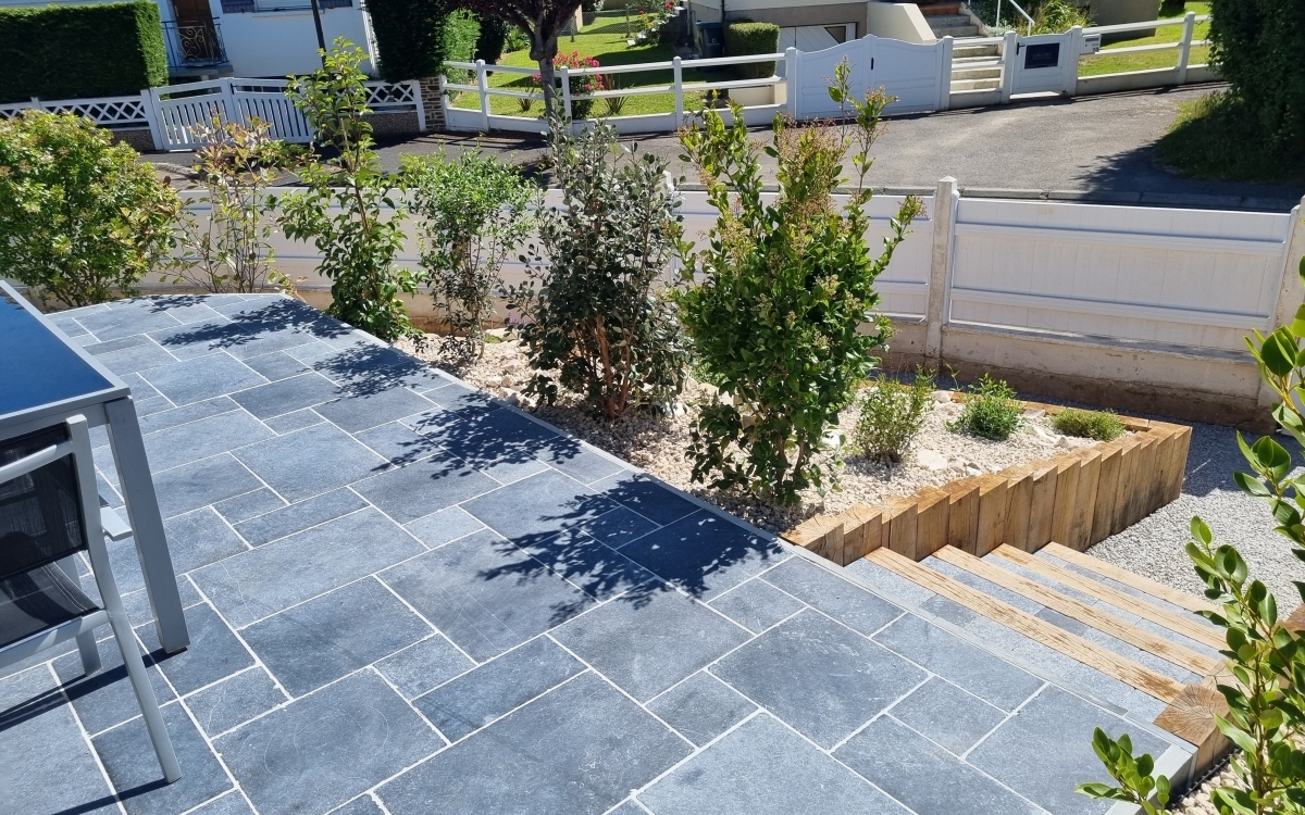 Cration Terrasse en Alvostar et dallage multiformat  Ouistreham  ralise le 12/05/2022