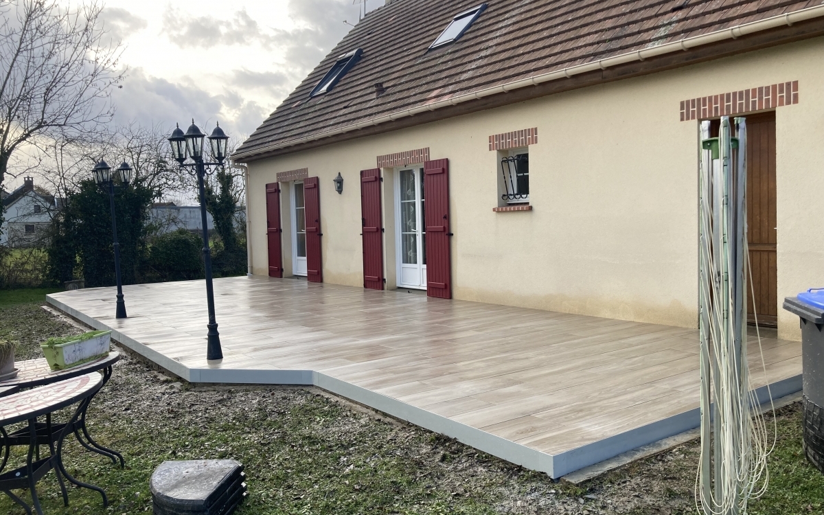 Cration Terrasse en dallage sur plots  Gaudechart ralise le 21/06/2024