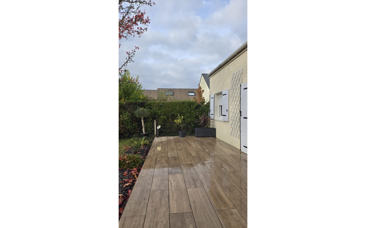 Cration Terrasse en dallage sur plots et grs crame  SAINT PRYVE SAINT MESMIN ralise le 14/11/2024