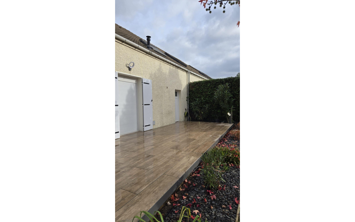 Cration Terrasse en dallage sur plots et grs crame  SAINT PRYVE SAINT MESMIN ralise le 14/11/2024