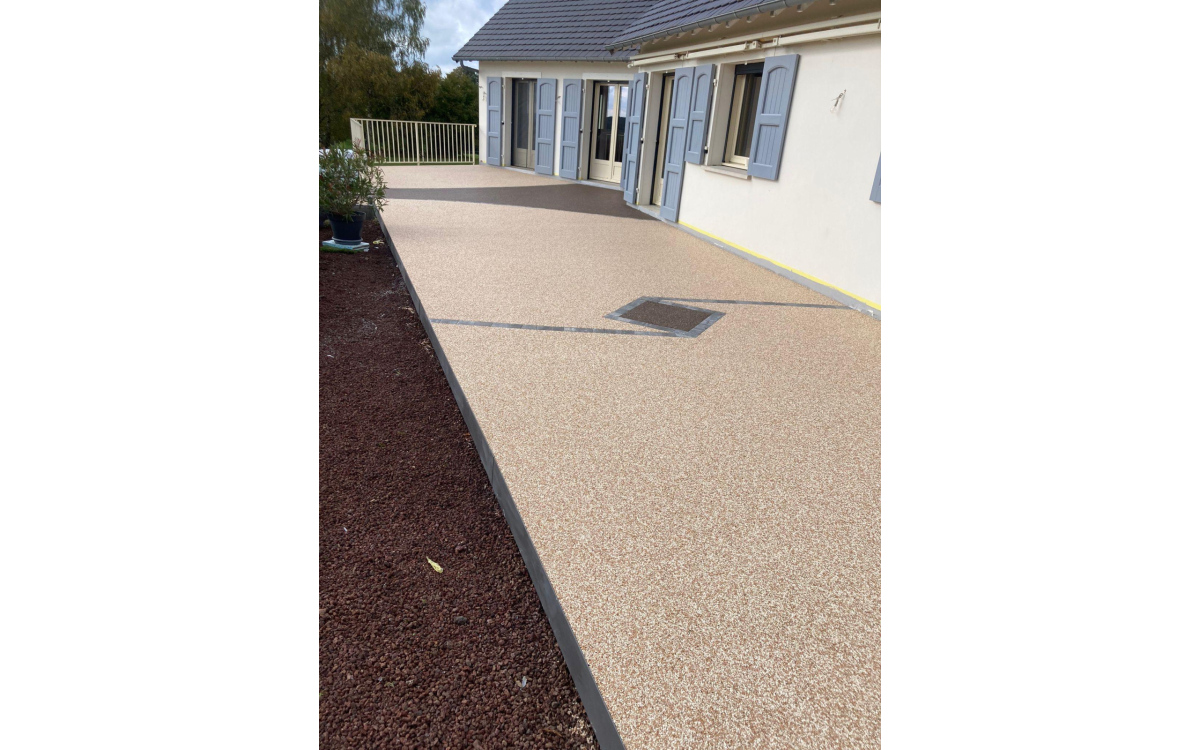 Cration Terrasse en Hydrostar et Pav la couture  TEISSIERES LES BOULIES ralise le 24/10/2024