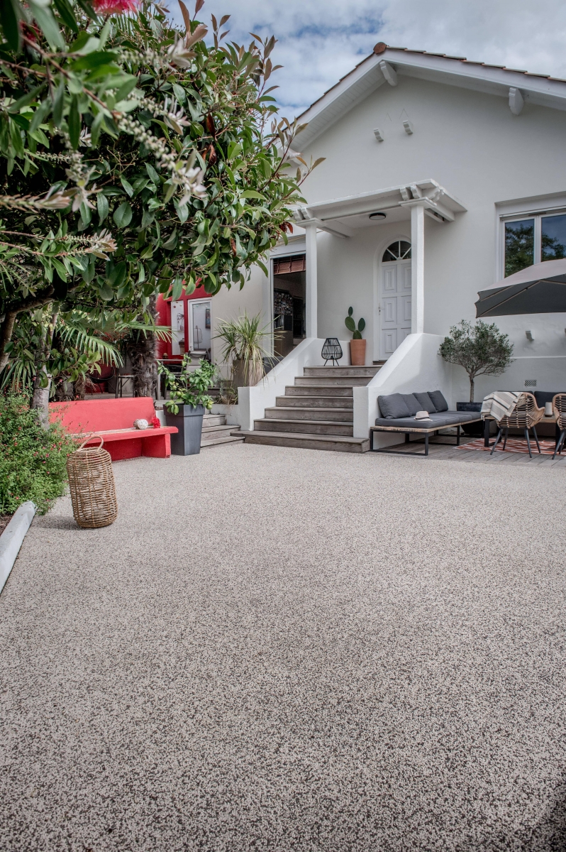 Terrasse pour entrée extérieure avec porche