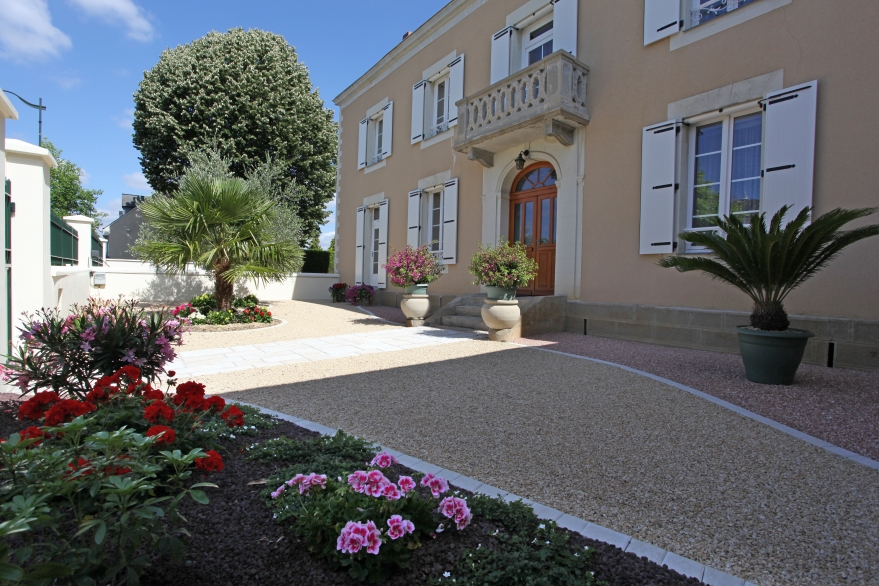 Entrée extérieure de maison chaleureuse