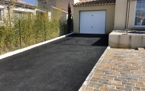 Alle de garage en enrob noir  chaud et Pavage8583