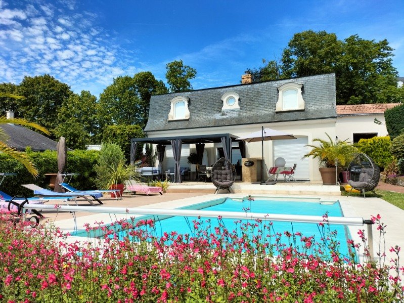 Plage de piscine en dallage sur plots